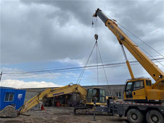 西双版纳25吨吊车的工作半径是多少？