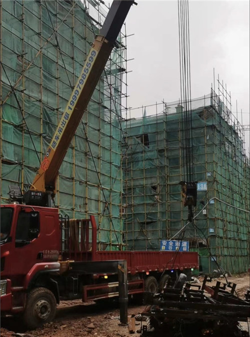 西双版纳“慢工细活”—— 吊车的 “微动控制” 技术