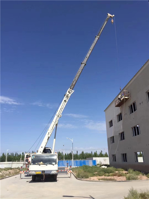 西双版纳“轻装强干”—— 吊车的 “轻量化臂架” 技术