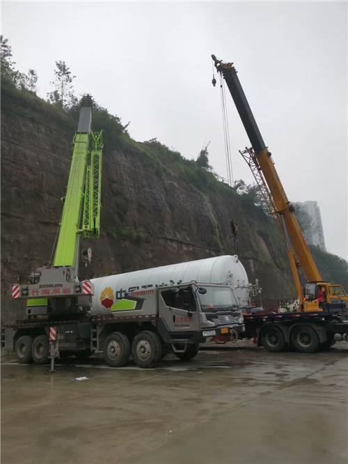 西双版纳“不怕风雨冻”—— 吊车的 “恶劣环境适应” 技术