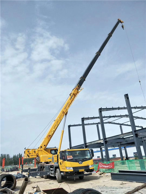西双版纳超高层建筑钢结构吊装案例